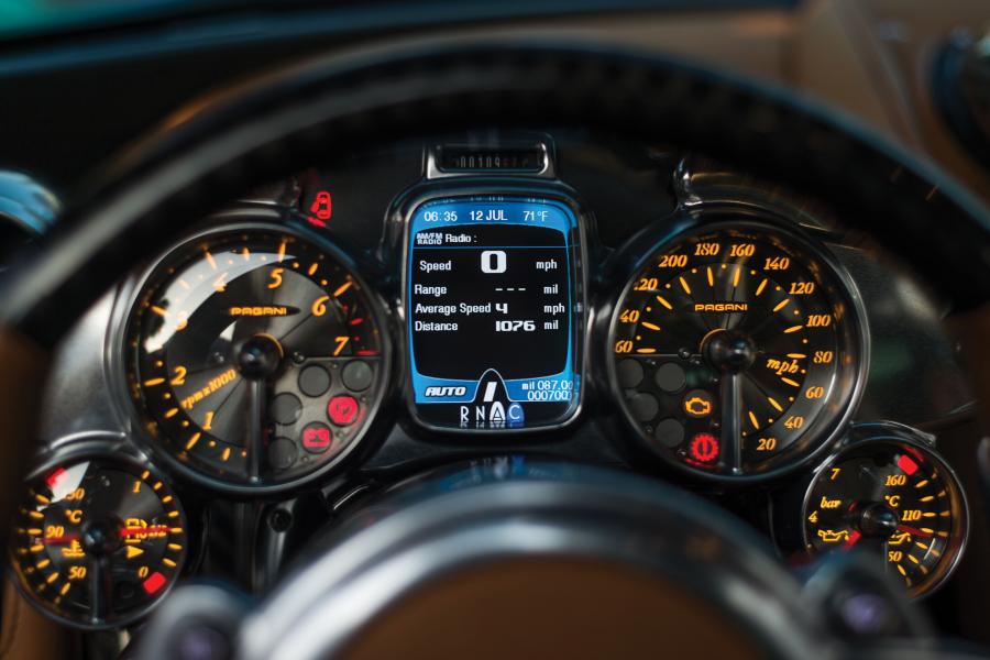 Панель приборов Pagani Huayra Pacchetto Tempesta 2016 года  (NA) (фото 21 из 40)